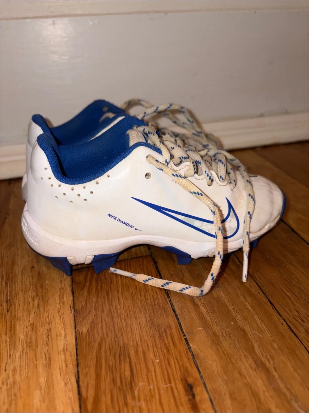 Nike Kids White and Blue Softball cleats